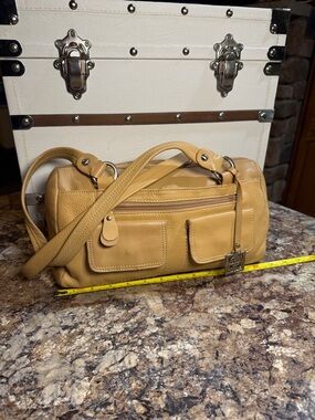 Gianni Bernini Classic Pebbled Leather Shoulder Bag in camel Tan